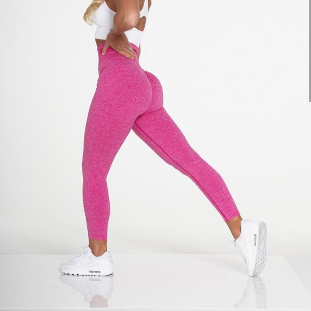 NVGTN Fuchsia Scrunch Seamless Leggings